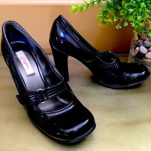 Sexy Mary Janes in black patent!